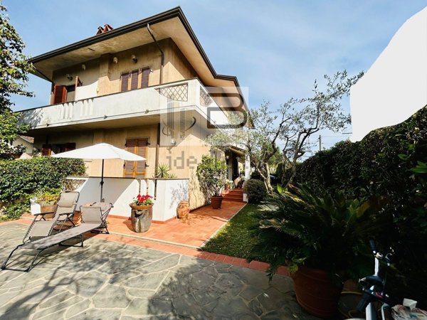 casa indipendente in vendita a Camaiore