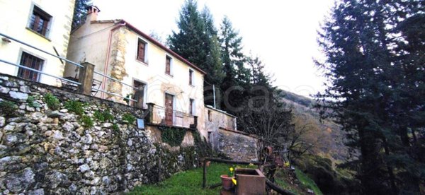 casa indipendente in vendita a Camaiore