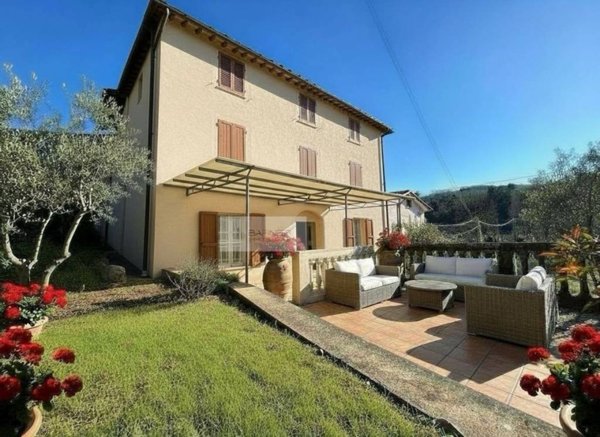 casa indipendente in vendita a Camaiore in zona Lido di Camaiore