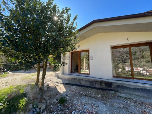 casa indipendente in vendita a Camaiore in zona Lombrici