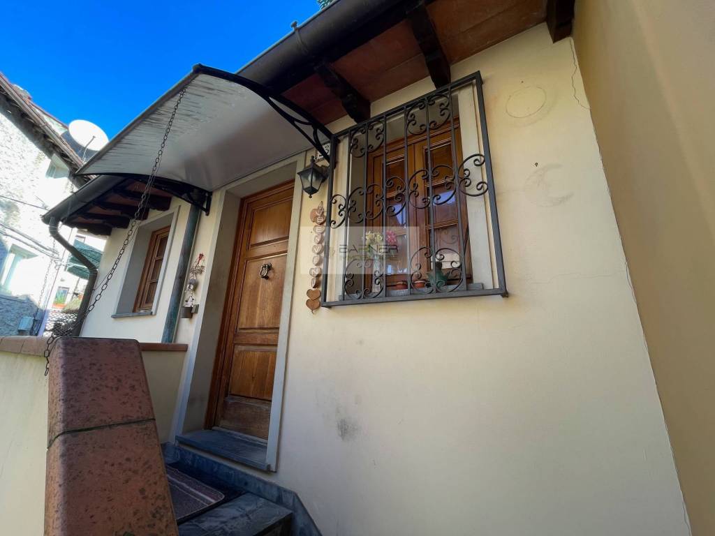 casa indipendente in vendita a Camaiore in zona Vado