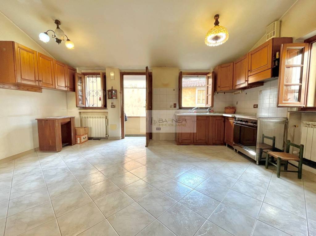 casa indipendente in vendita a Camaiore in zona Vado