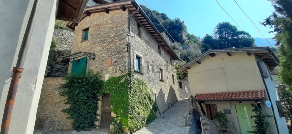 casa indipendente in vendita a Camaiore