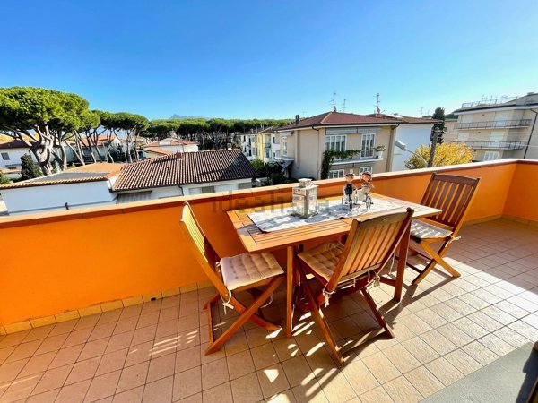 appartamento in vendita a Camaiore in zona Lido di Camaiore