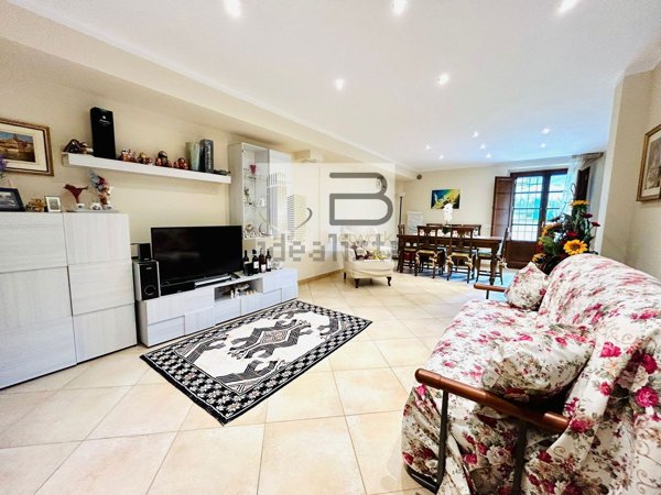 casa indipendente in vendita a Camaiore