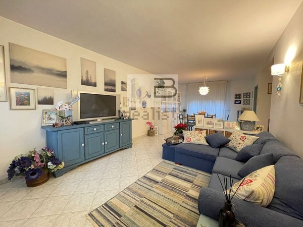 casa indipendente in vendita a Camaiore in zona Capezzano Pianore