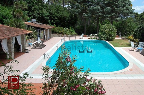 casa indipendente in vendita a Camaiore