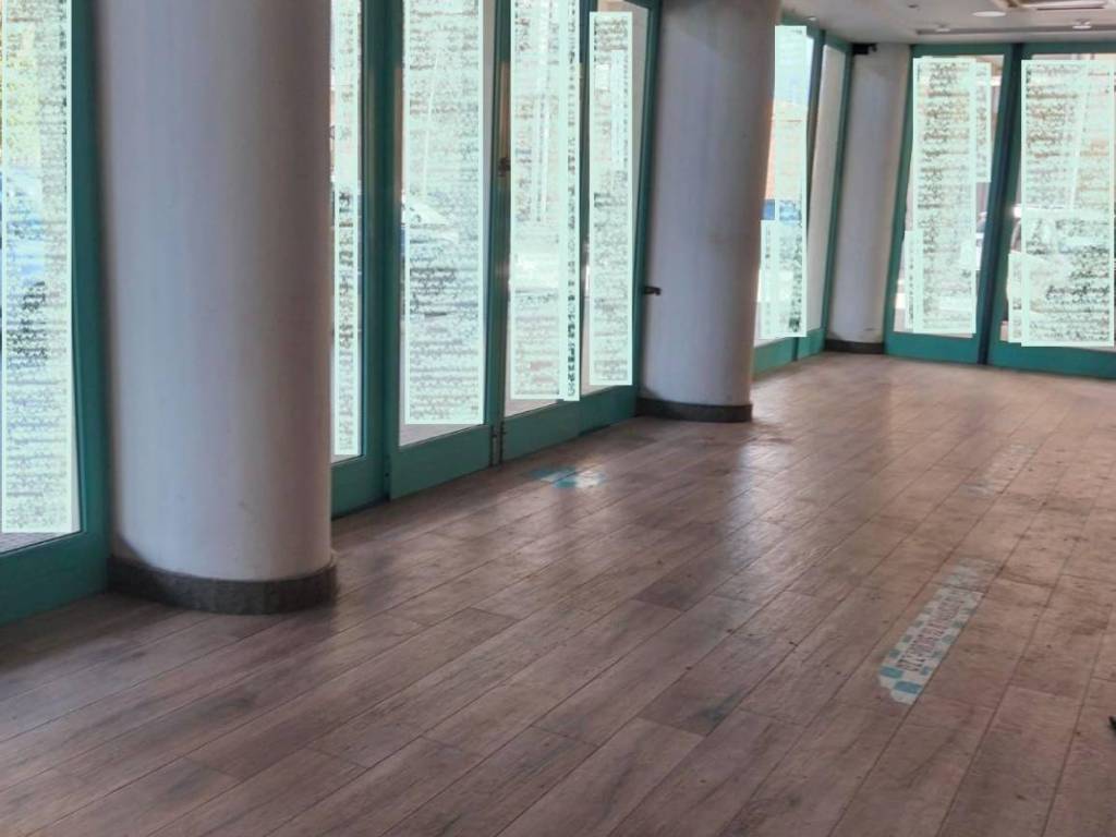 negozio in vendita a Camaiore in zona Lido di Camaiore