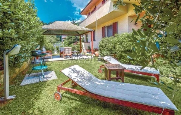 casa indipendente in vendita a Camaiore