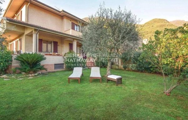 casa indipendente in vendita a Camaiore