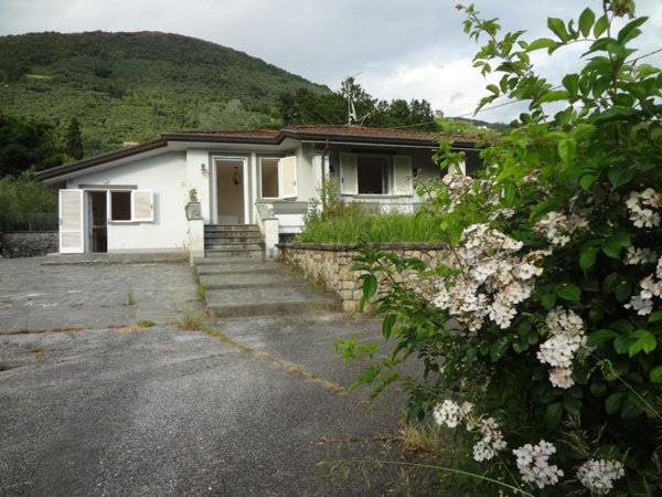 casa indipendente in vendita a Camaiore