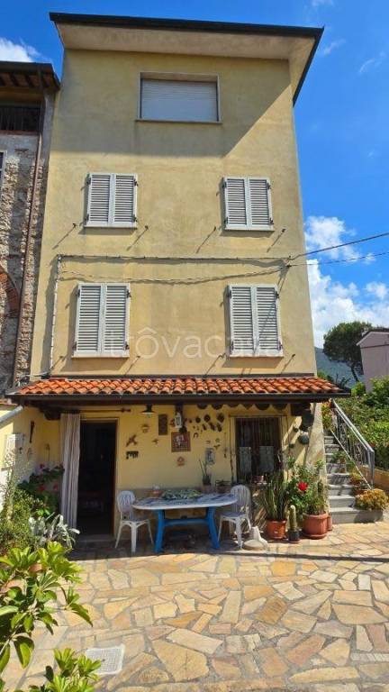 casa indipendente in vendita a Camaiore