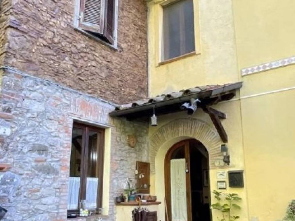 casa indipendente in vendita a Camaiore in zona Nocchi