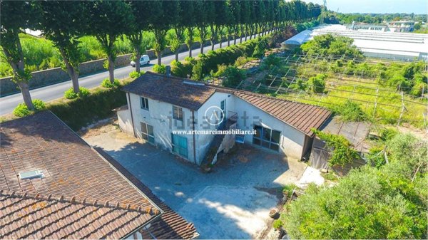 casale in vendita a Camaiore in zona Capezzano Pianore