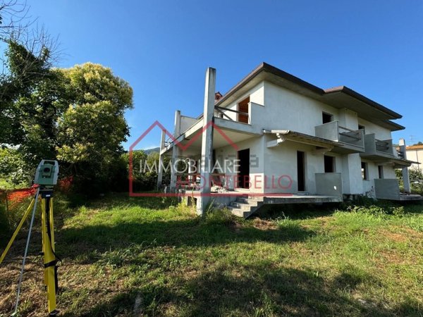 casa indipendente in vendita a Camaiore in zona Capezzano Pianore