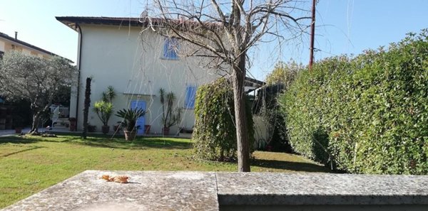 casa indipendente in vendita a Camaiore in zona Lido di Camaiore