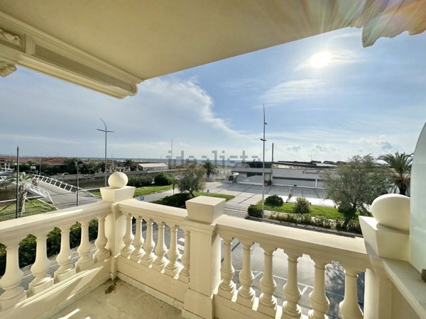 appartamento in vendita a Camaiore in zona Lido di Camaiore