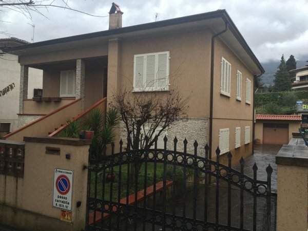 casa indipendente in vendita a Camaiore