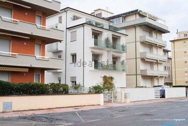 appartamento in vendita a Camaiore in zona Lido di Camaiore