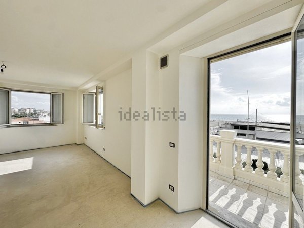 appartamento in vendita a Camaiore in zona Lido di Camaiore