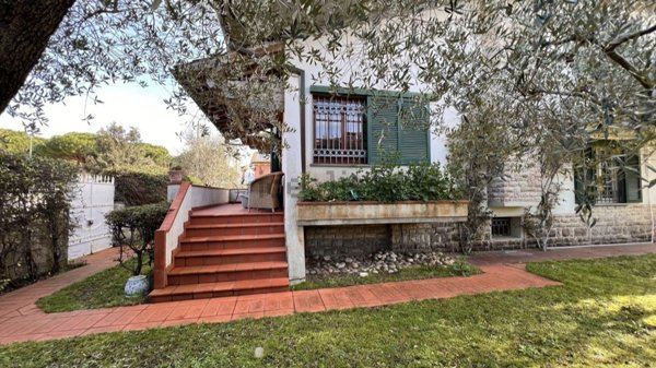 casa indipendente in vendita a Camaiore in zona Lido di Camaiore