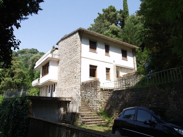 casa indipendente in vendita a Camaiore