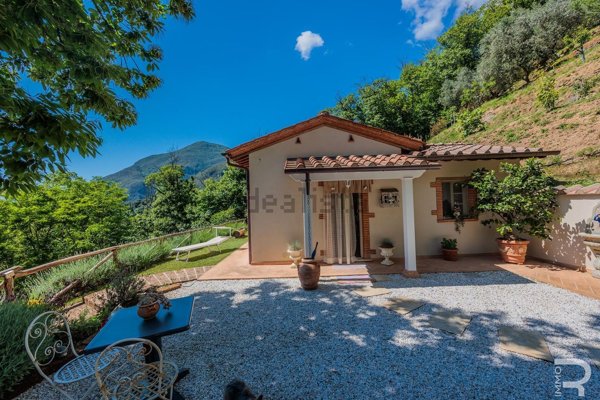 casa indipendente in vendita a Camaiore in zona Lido di Camaiore
