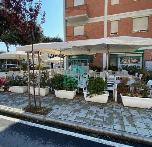 negozio in vendita a Camaiore in zona Lido di Camaiore