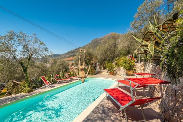 casa indipendente in vendita a Camaiore