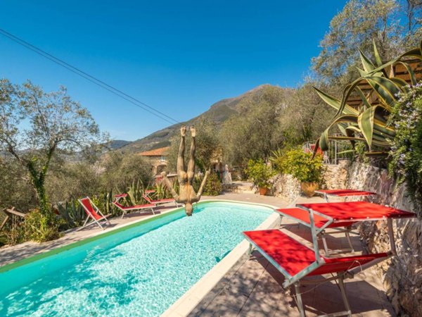 casa indipendente in vendita a Camaiore