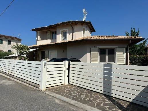 casa indipendente in vendita a Camaiore in zona Capezzano Pianore