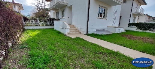 casa indipendente in vendita a Camaiore in zona Lido di Camaiore