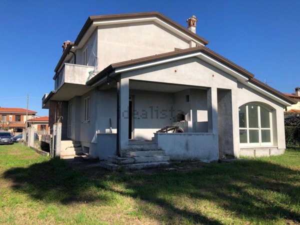 casa indipendente in vendita a Camaiore in zona Capezzano Pianore