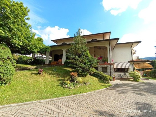 casa indipendente in vendita a Camaiore