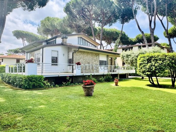casa indipendente in vendita a Camaiore in zona Lido di Camaiore