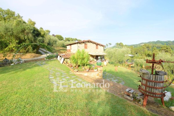 casa indipendente in vendita a Camaiore