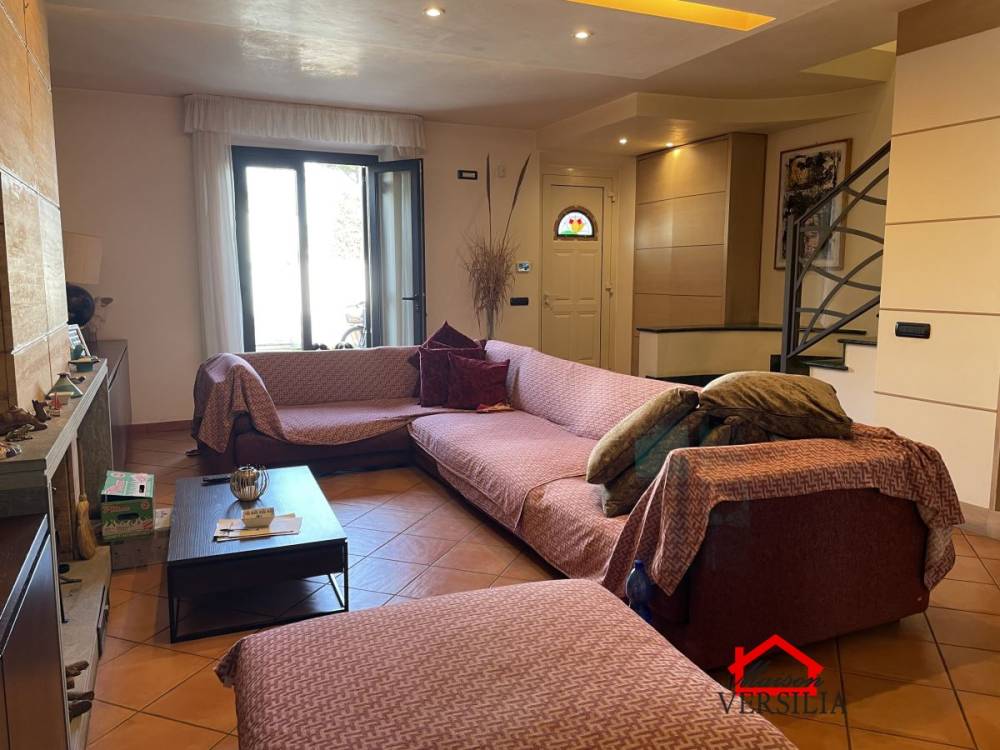 casa indipendente in vendita a Camaiore in zona Lido di Camaiore