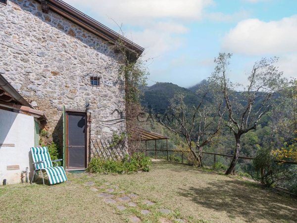 casa indipendente in vendita a Camaiore in zona Metato