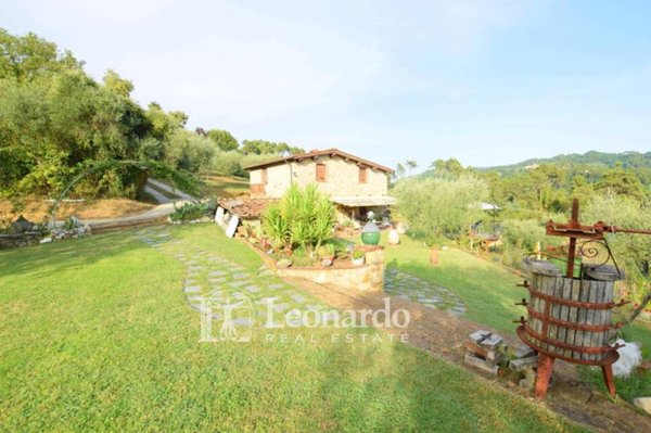 villa in vendita a Camaiore