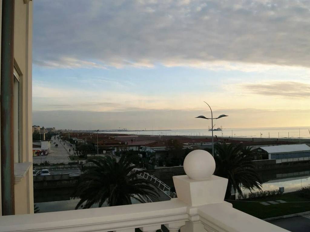 appartamento in vendita a Camaiore in zona Lido di Camaiore