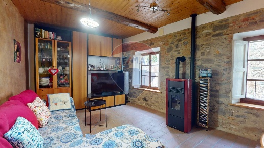 casa indipendente in vendita a Camaiore in zona Valpromaro