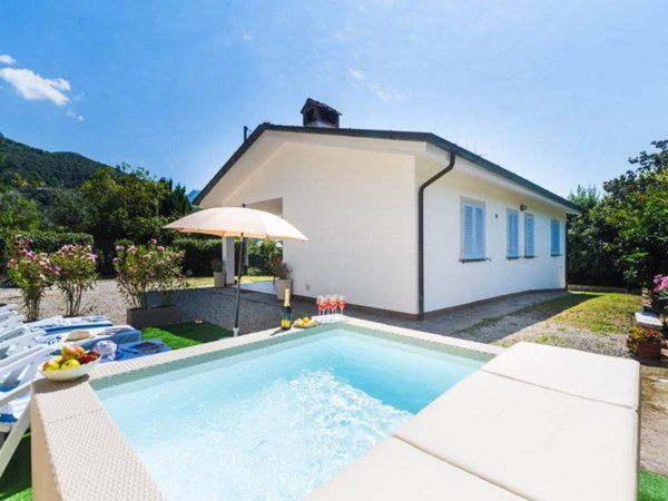 casa indipendente in vendita a Camaiore