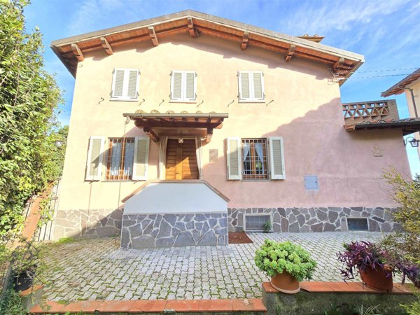 casa indipendente in vendita a Camaiore