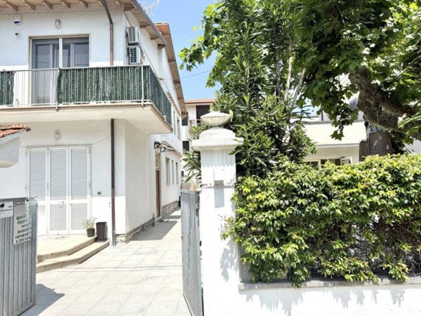 casa indipendente in vendita a Camaiore in zona Lido di Camaiore