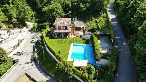 casa indipendente in vendita a Camaiore