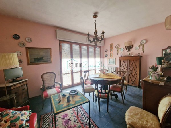 appartamento in vendita a Camaiore in zona Lido di Camaiore