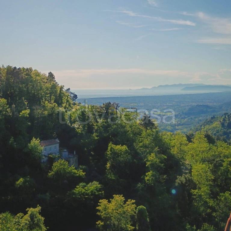 casa indipendente in vendita a Camaiore in zona Lido di Camaiore