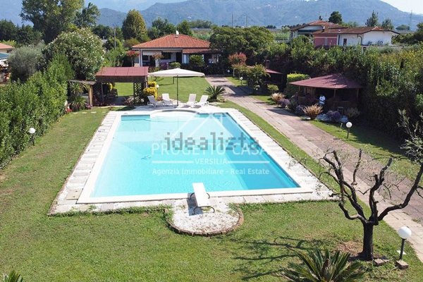 casa indipendente in vendita a Camaiore in zona Lido di Camaiore