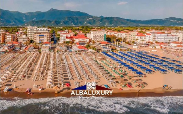 appartamento in vendita a Camaiore in zona Lido di Camaiore