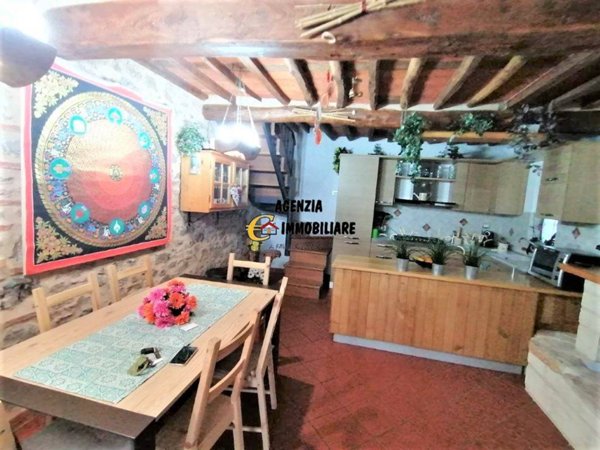 casa indipendente in vendita a Camaiore